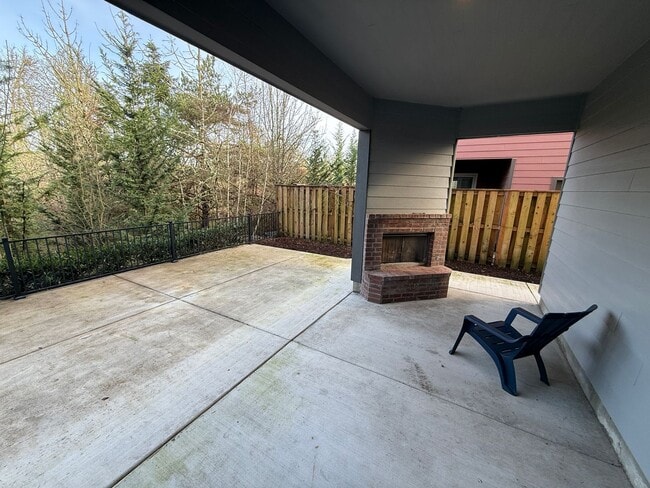 Building Photo - Nice 4bed/2.5 Bath Home, Gas Range