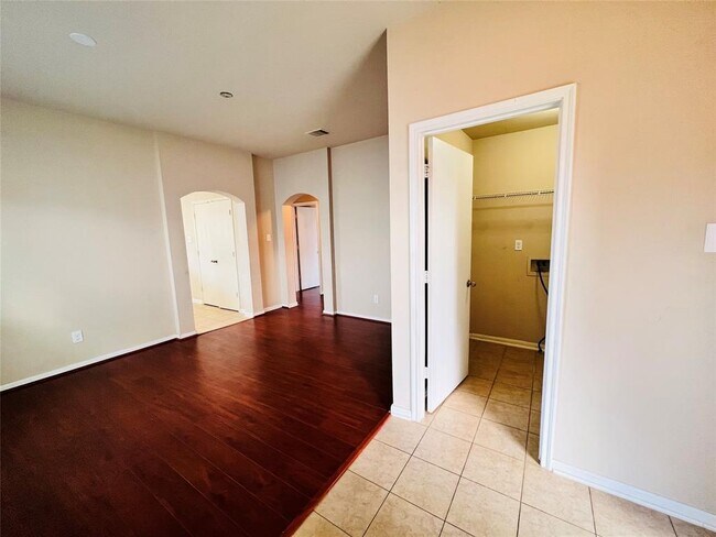 Building Photo - 7422 Legacy Pines Dr