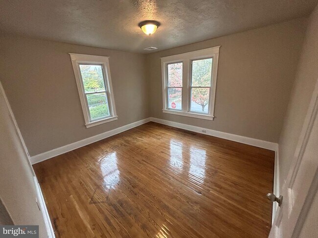 Building Photo - 3517 Rutherford St