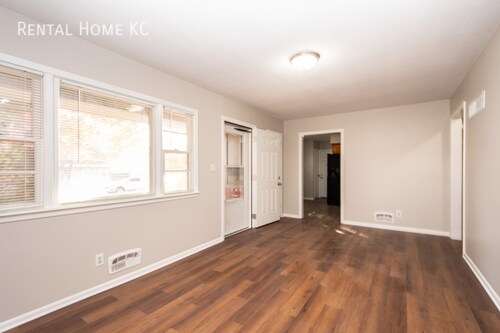 Building Photo - Ranch-style Duplex near Downtown Olathe  #314