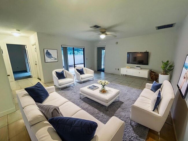 Building Photo - 4758 Sunny Palm Cir