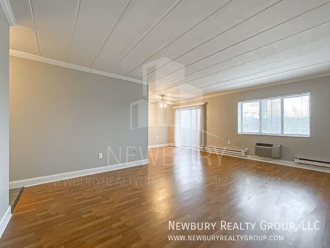 Building Photo - Light - Bright - Beautiful - 2 Bedroom Apa...
