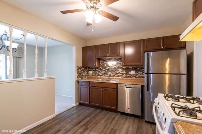 Foto del edificio - 401 Pinetree Ln