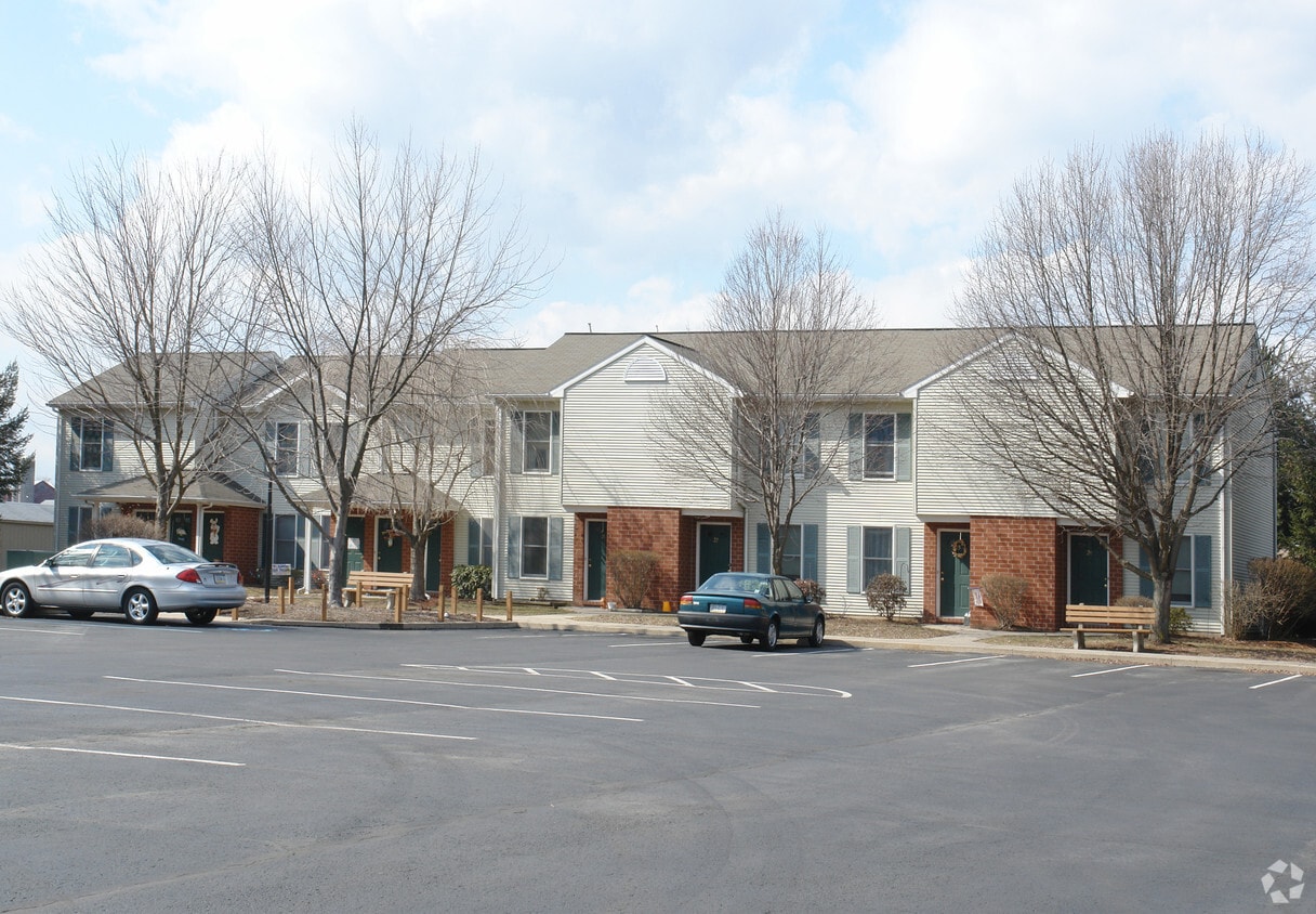 Primary Photo - Riverdale Apartments