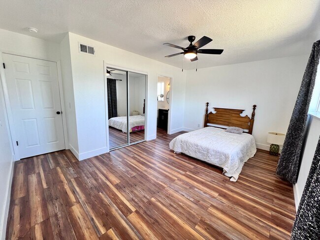 Foto del edificio - $2,395 Gettysburg & Minnewawa, 3 Bedroom 2...