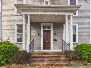 Building Photo - 221 N Spring St