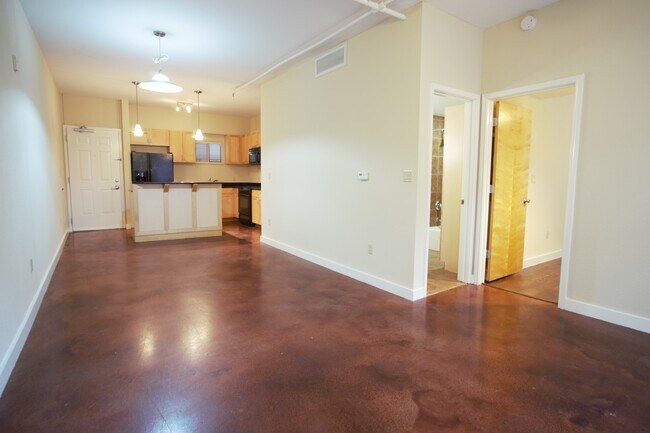 Foto del edificio - UT WEST CAMPUS - PRELEASE 8/15/2024 2 bed ...