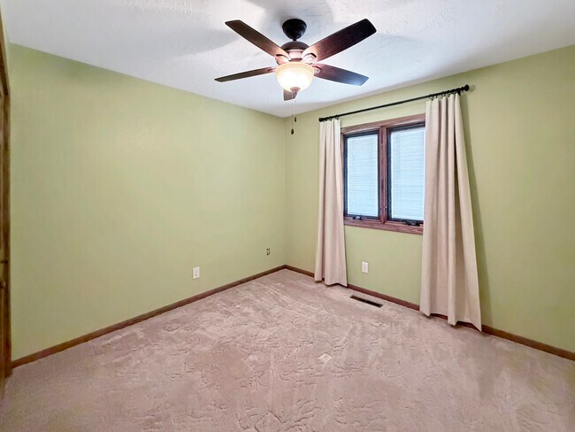 Foto del edificio - 2303 N Main Ct