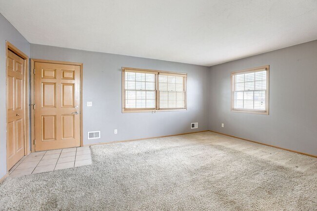 Foto del edificio - 3-Bedroom Brick Ranch with Fenced Yard & F...