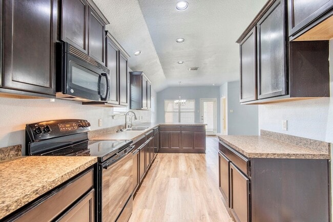 Building Photo - 1813 Rodeo Dr