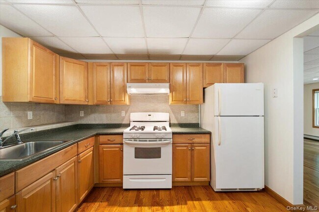 Foto del edificio - 272 Brewster Hill Rd