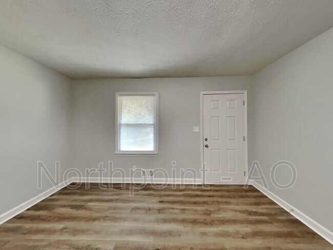 Building Photo - 1190 Evelyn Dr