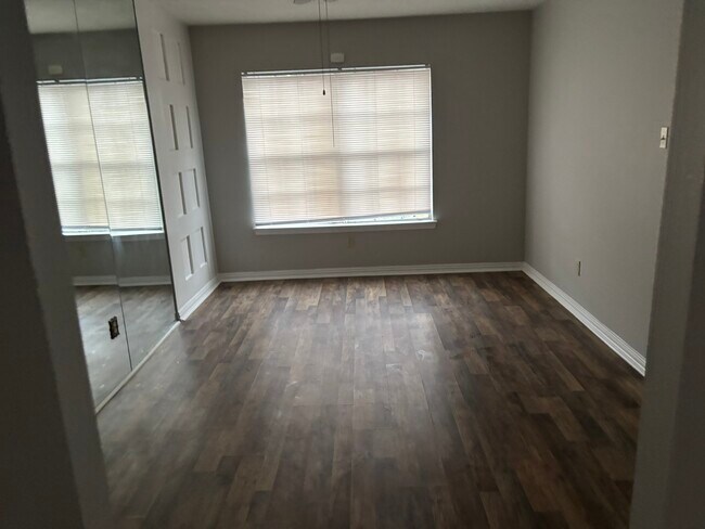 Building Photo - 8606 Summit Pines Dr