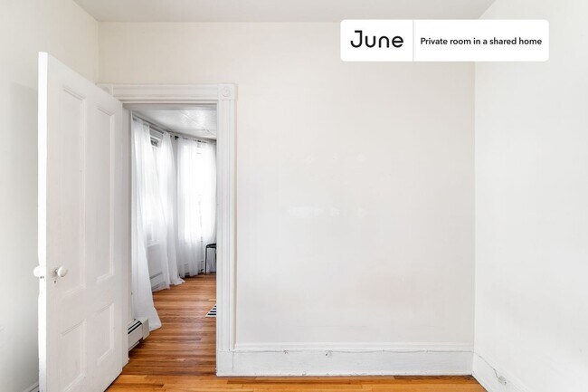 Building Photo - Private bedroom in 2 bed/1 bath Home