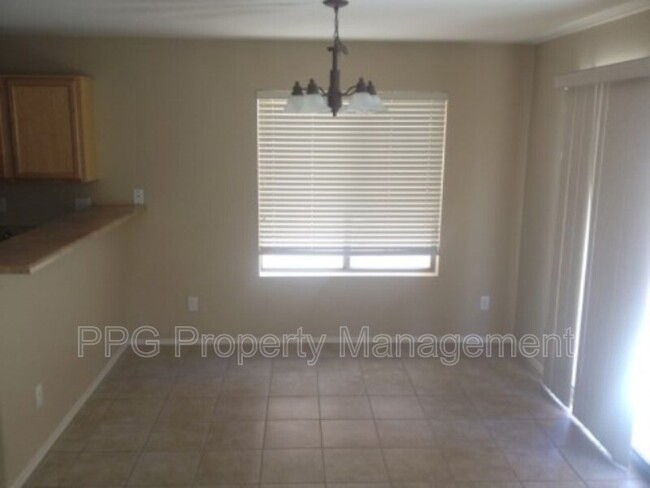 Foto del edificio - 12923 W Peppertree Ln