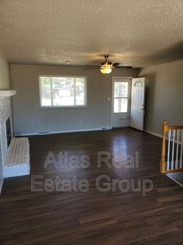 Building Photo - 10290 Benton St