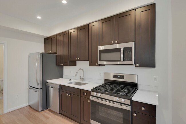 Foto del edificio - 3558 11th St NW