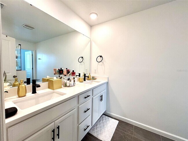 Building Photo - 921 Spring Palms Lp