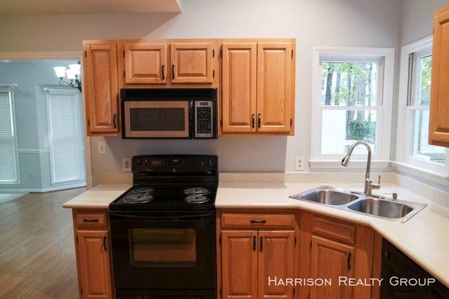 Building Photo - 3br/2.5ba in Golf Course Community Hedingham
