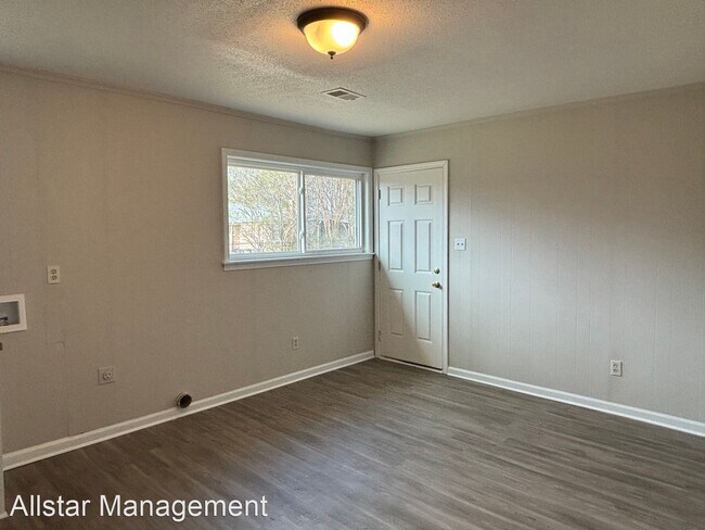 Building Photo - 3 br, 1 bath House - 6275 Southbridge Cir