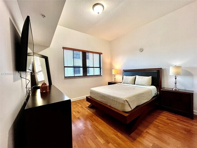 Foto del edificio - 8390 SW 72nd Ave