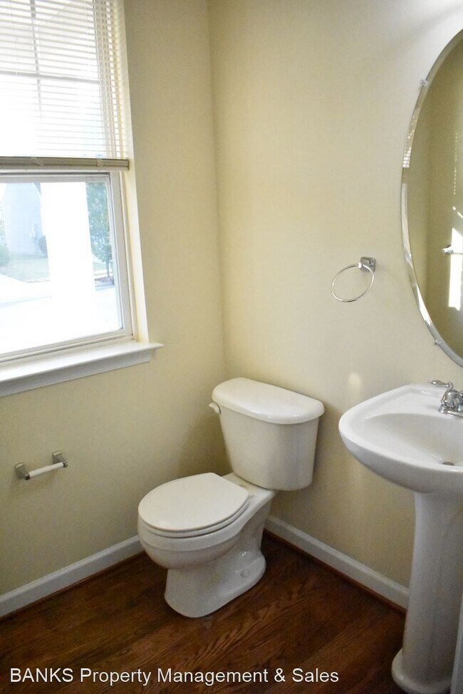 Building Photo - 4 br, 3.5 bath House - 1310 Walker Dr