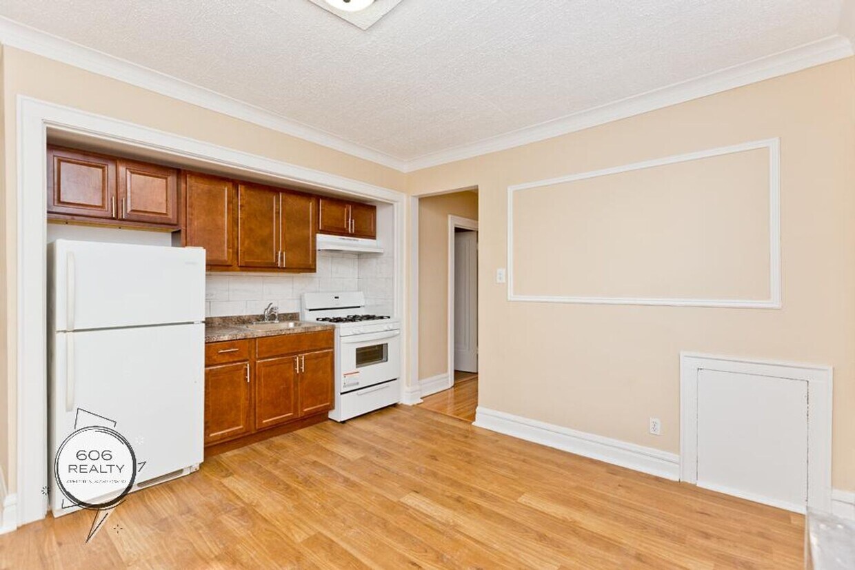 Primary Photo - Beautiful Berwyn Apartments on Gunderson!