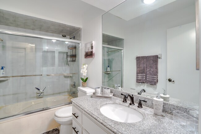 Building Photo - 2263 Laurel Run Dr