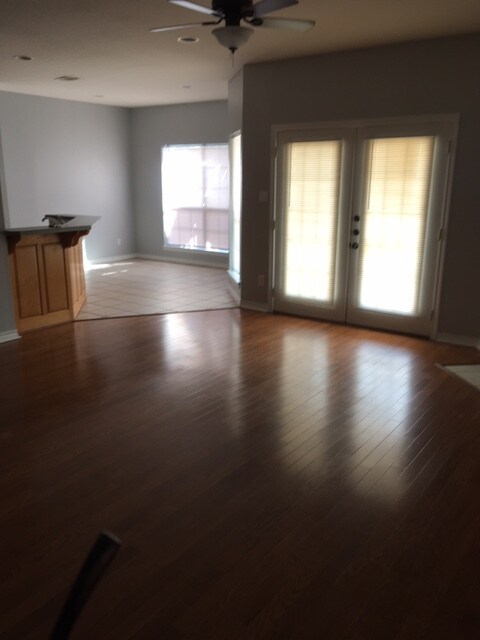 Building Photo - 626 Maplewood Dr