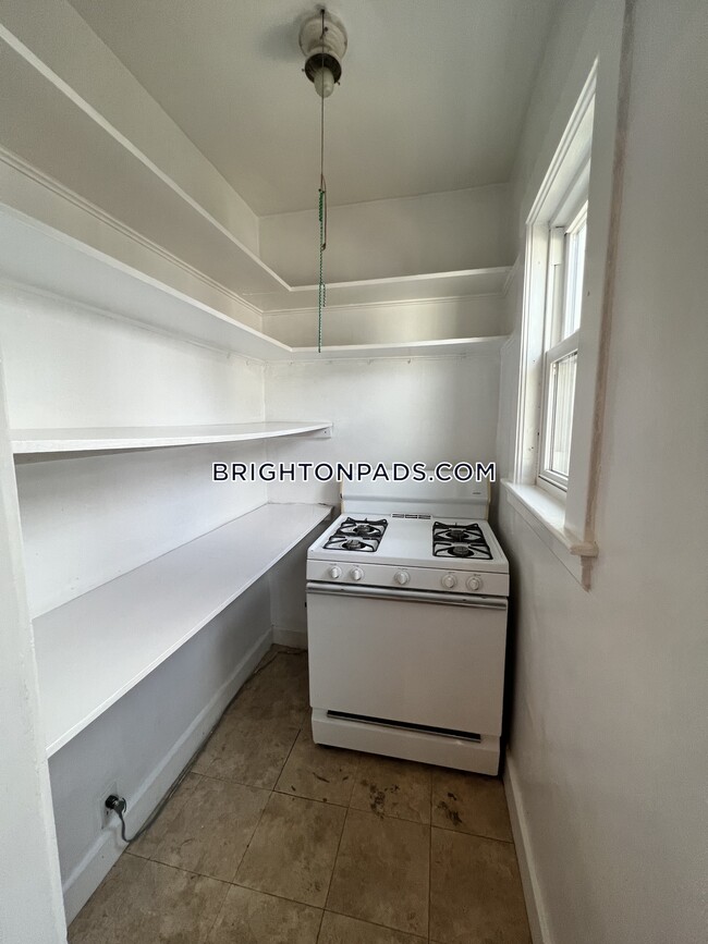 Building Photo - 70 Montcalm Ave