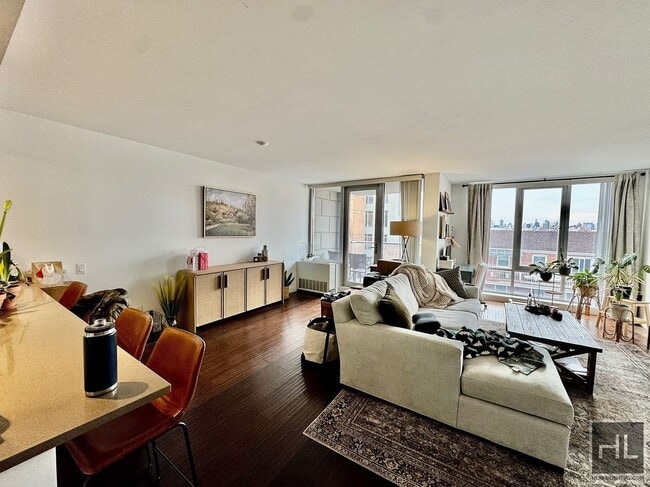 Foto del edificio - 37 STREET