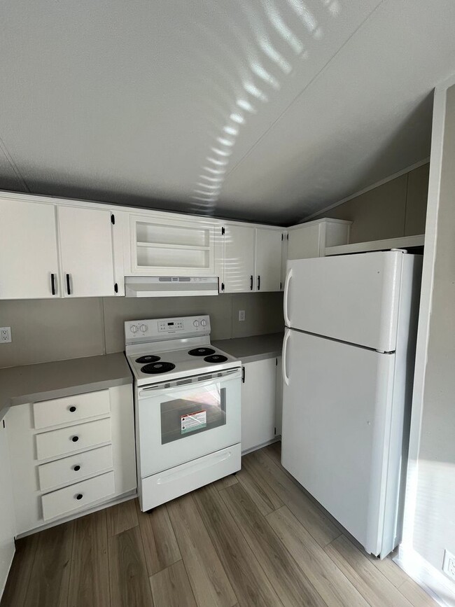 Building Photo - Colony Oaks Homes
