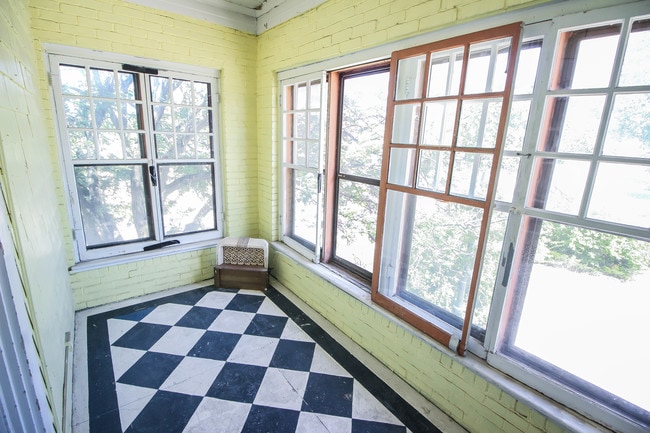 Building Photo - 111 E Springfield Ave