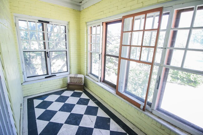 Foto del edificio - 111 E Springfield Ave