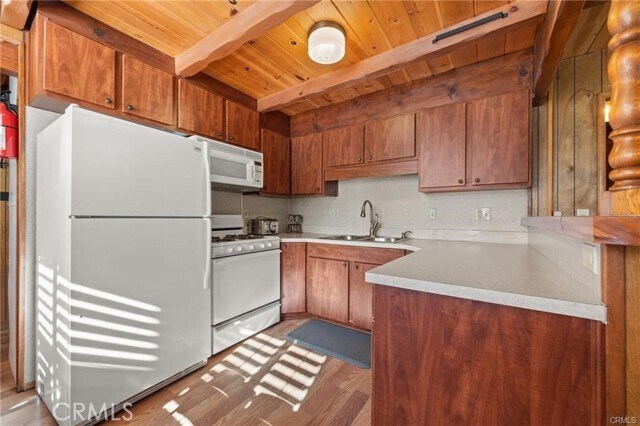 Foto del edificio - 130 Maple Ln