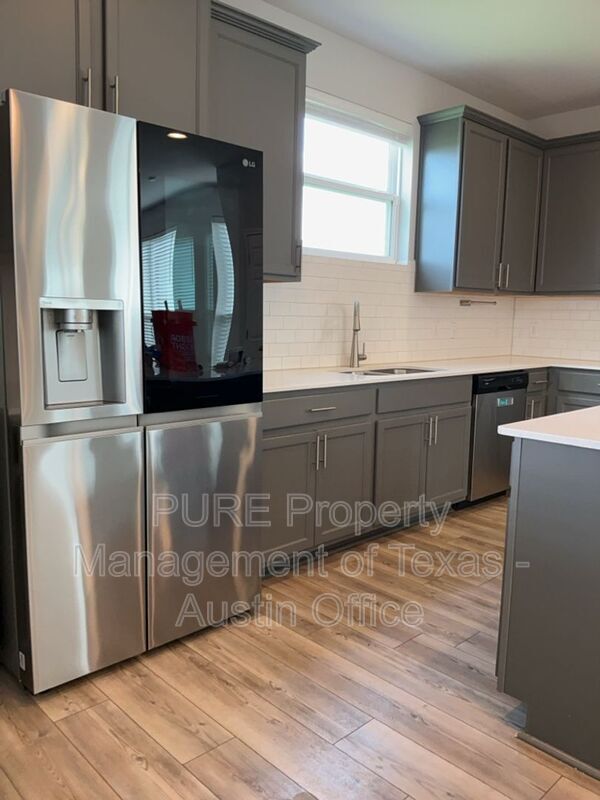 Foto del edificio - 3200 College Park Dr