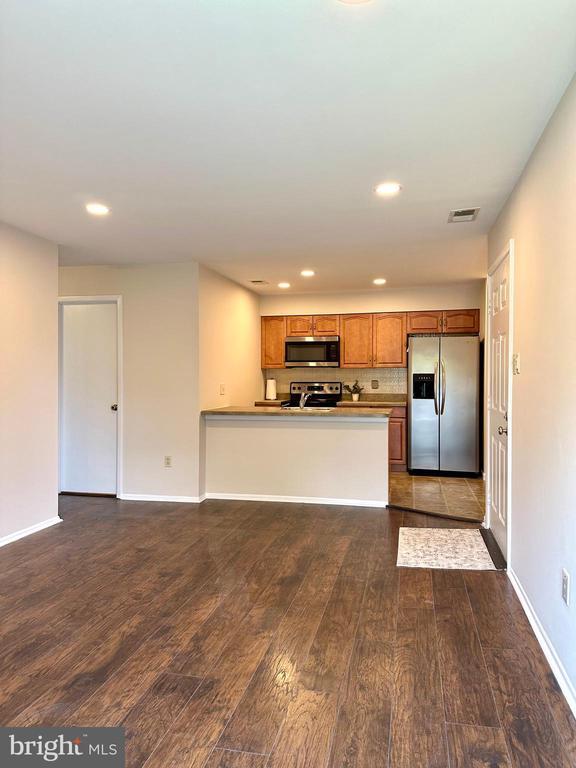 Building Photo - 243 Barclay Ct