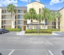 Building Photo - 2424 W Tampa Bay Blvd