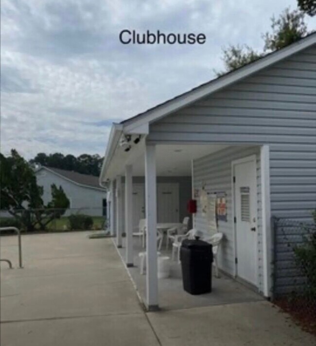 Building Photo - 204 Courtyard W