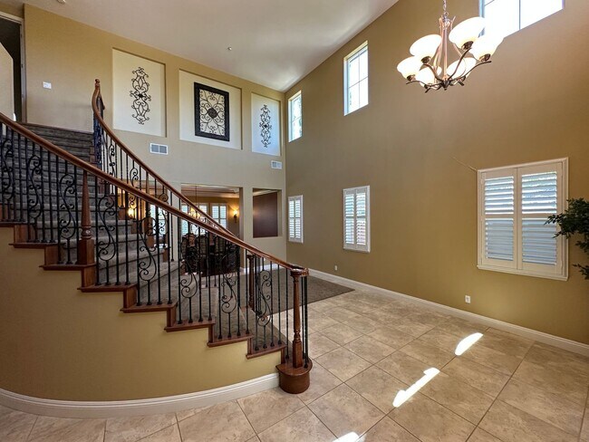 Building Photo - Beautiful Deer Ridge 4 Bed 3 Bath Home
