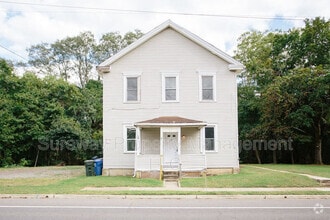Building Photo - 614 Main St