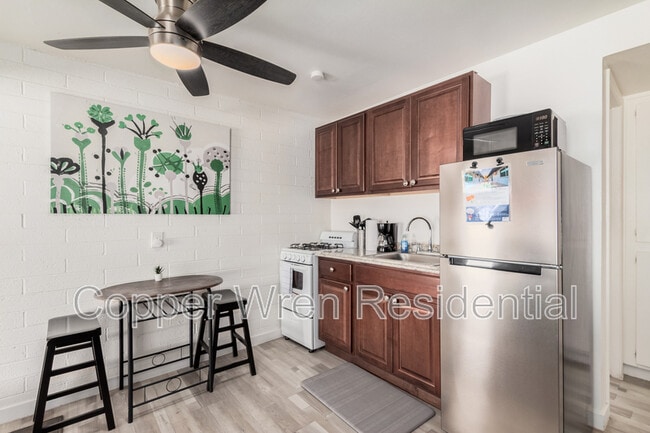 Photo - 114 S Wilson St Apartment