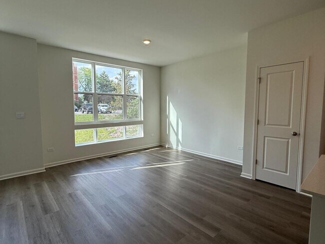 Foto del edificio - 347 Summit Cir