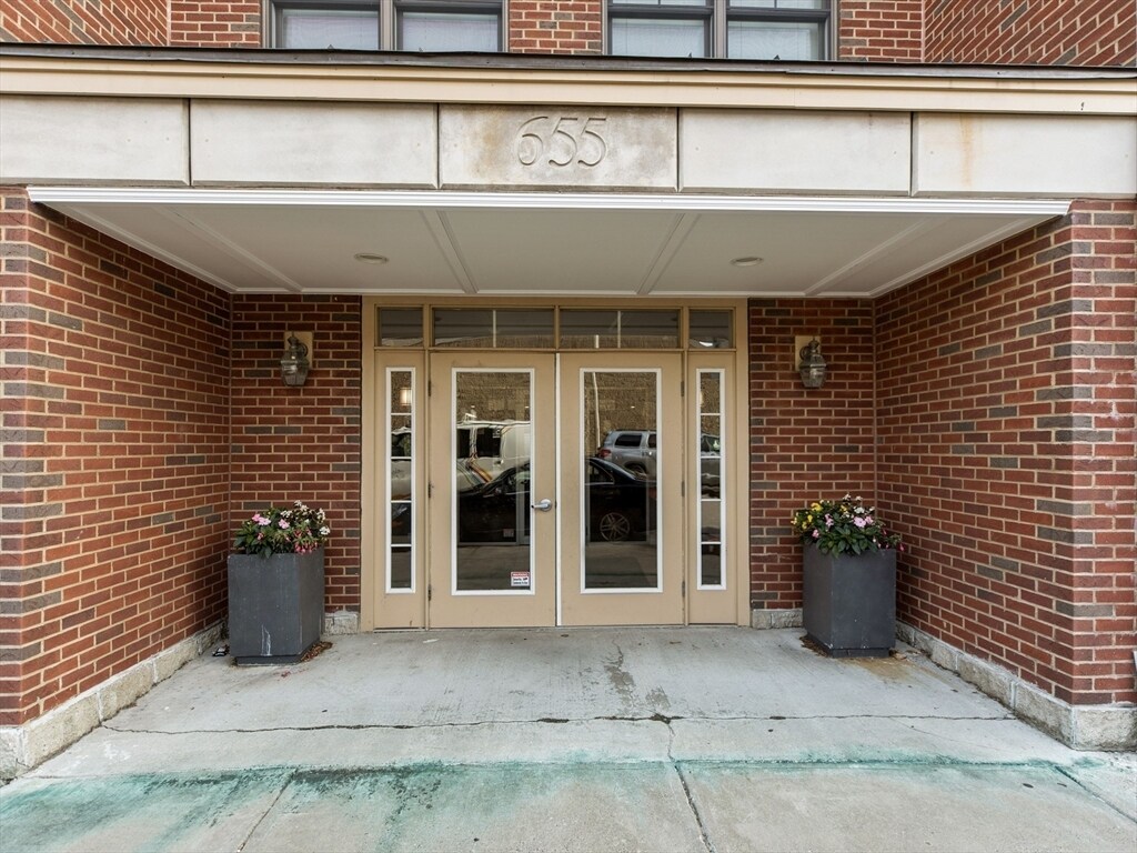Primary Photo - 653 E 2nd St