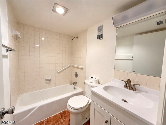 Foto del edificio - 2264 Winkler Ave