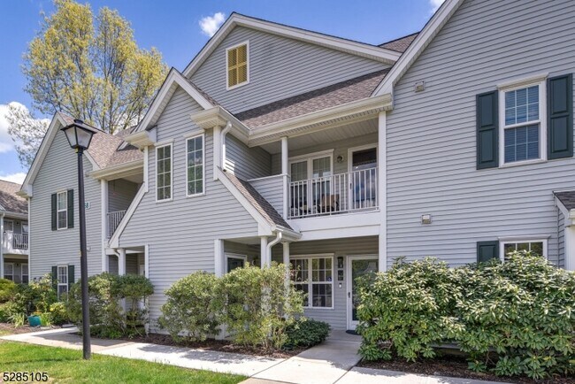 Foto del edificio - 5803 Tudor Dr
