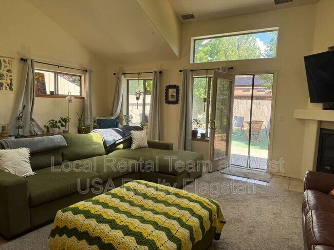Foto del edificio - 1742 N Blue Spruce Cir
