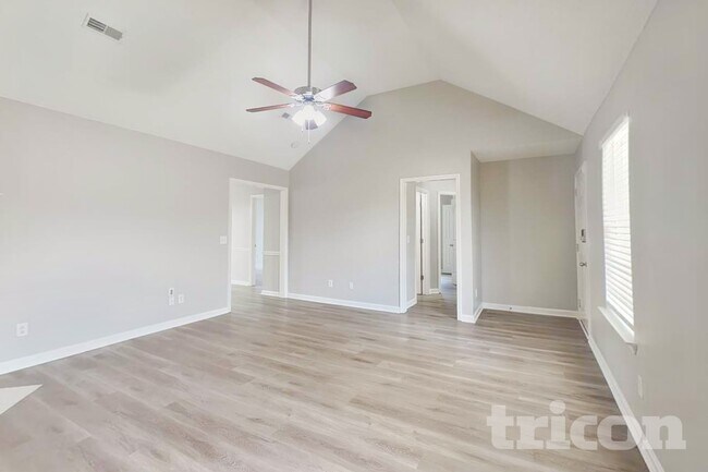 Foto del edificio - 2121 Montgomery Ln