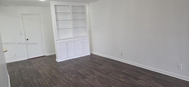 Building Photo - 210 Lake Pointe Dr