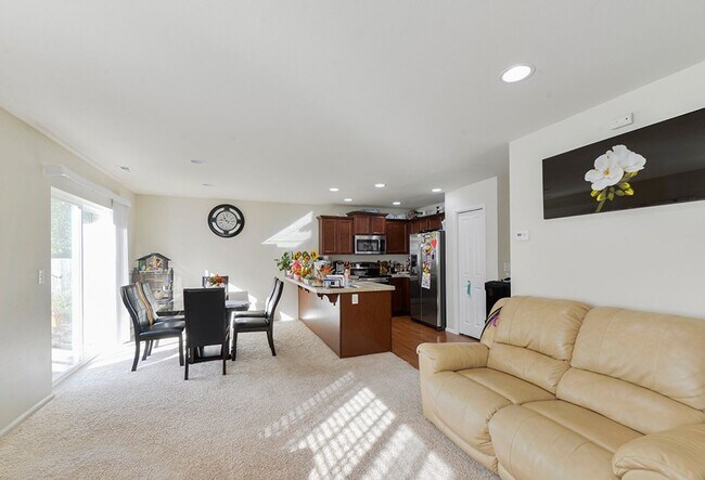 Foto del edificio - Beautiful 4 Bedroom + Den 2.5 Bath Home Pu...